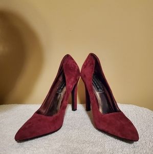 Ladies Suede Steve Madden size 7 shoes in a burgundy/wine color.
